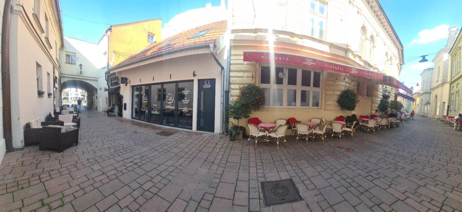 Zvonarska With Parking